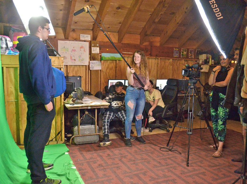 teen-campers-using-cameras – Long Lake Camp For The Arts Campers operating professional cameras and learning shot composition.