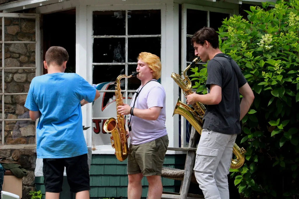 campers-collaborative-rehearsal – Long Lake Camp For The Arts Campers rehearsing together with instruments in a collaborative music session
