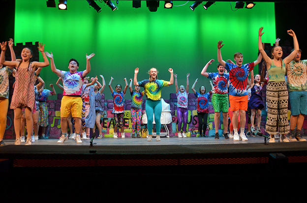 teenagers-stage-green – Long Lake Camp For The Arts Teenagers in funky clothes performing a choreography